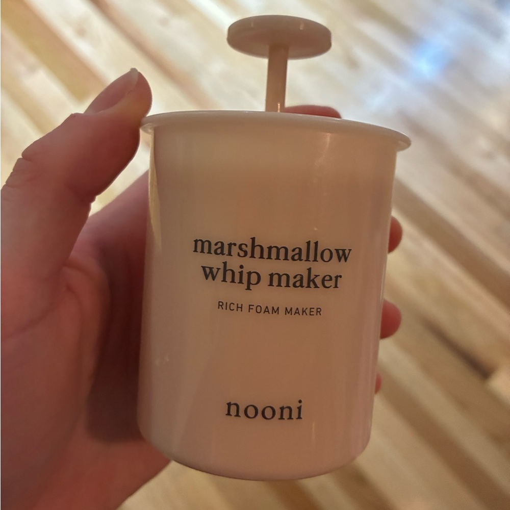 Skincare whip maker